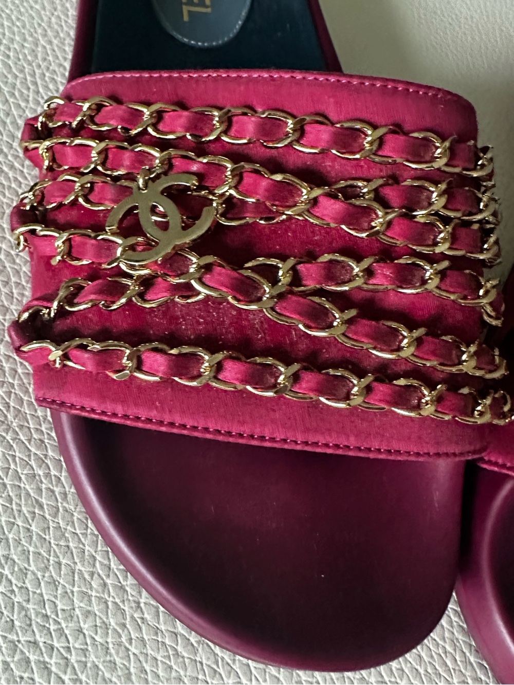 Chanel Gold Chain Tropiconic CC Slides in Dark Fuschia- Size EU 39 - Picture 5 of 13
